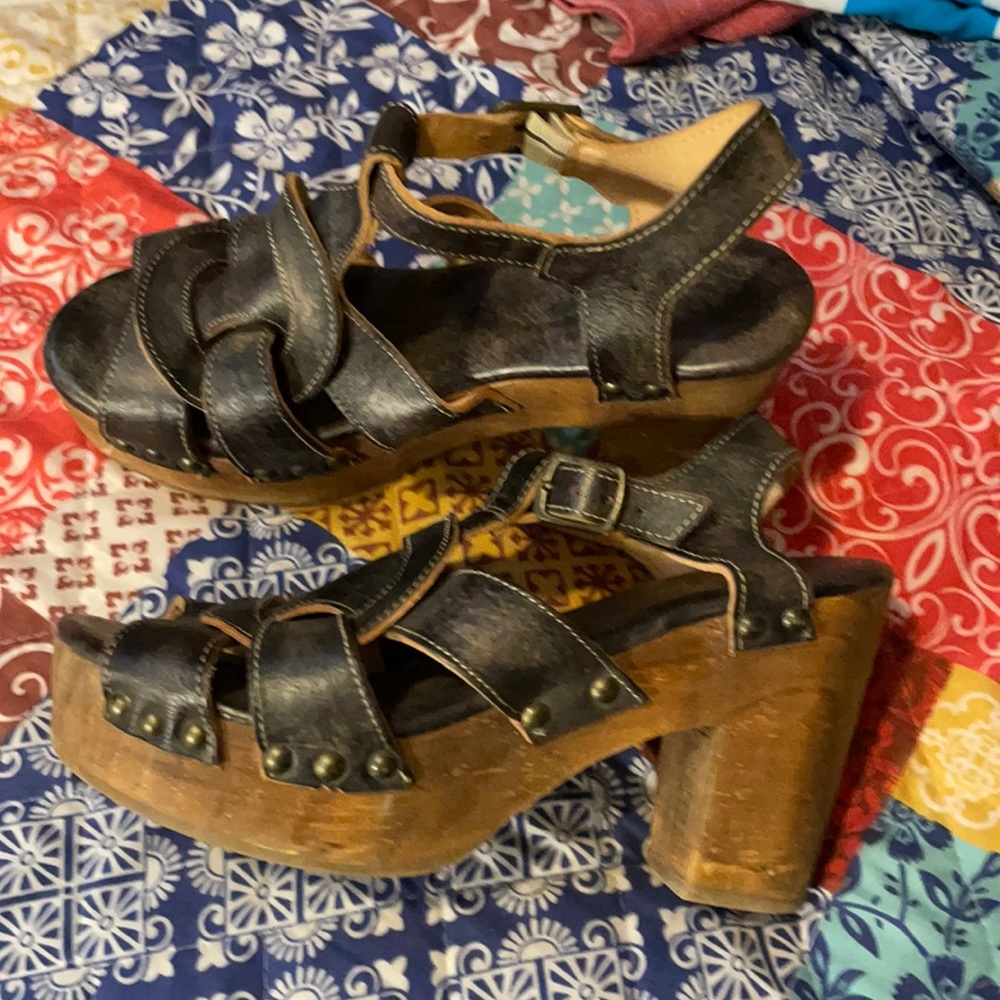 Bedstu platform leather shoes size 8.5.